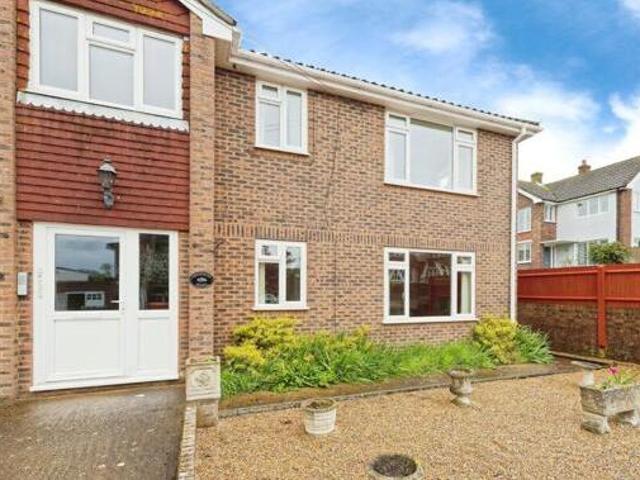 House for sale in River, Ash