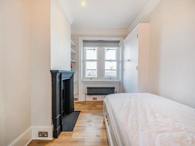 Flat for sale in Cat Hill, England