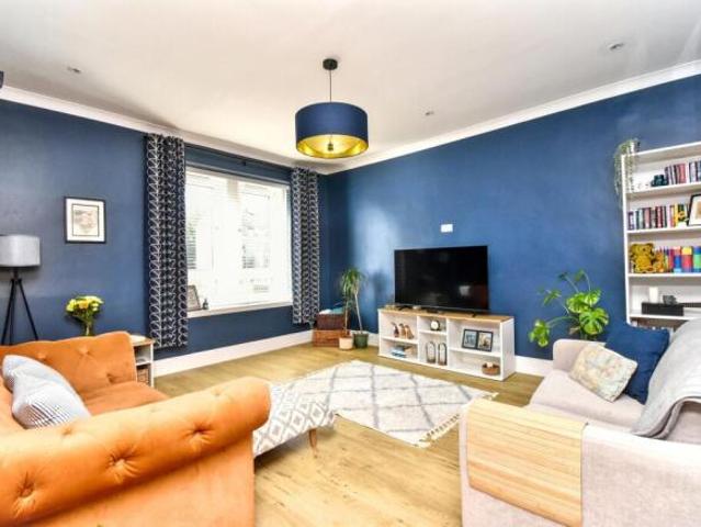Flat for sale in Kilsyth, Scotland