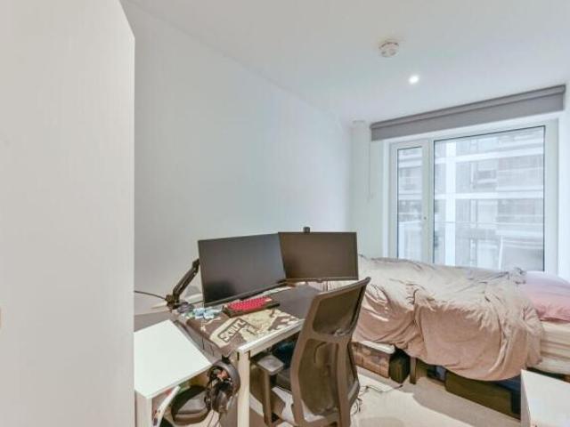 Flat for sale in Woolwich, Greater London