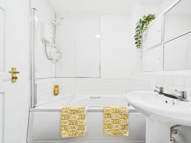 Flat for sale in Cambuslang, Scotland
