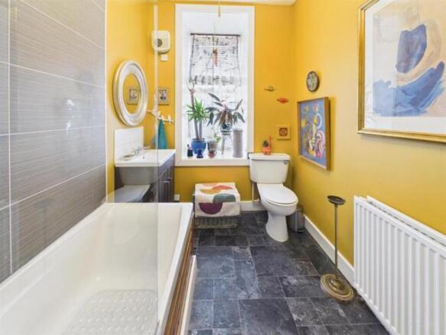 Flat for sale in Garscadden, Scotland