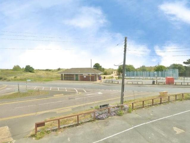 Flat for sale in Folkestone, Kent
