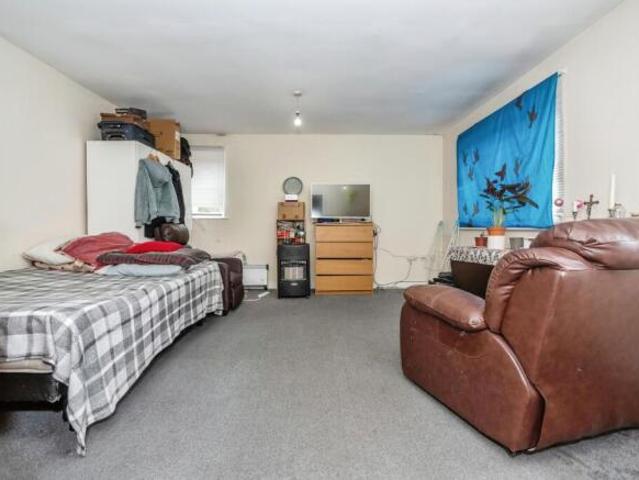 Flat for sale in Monks Orchard, Kent