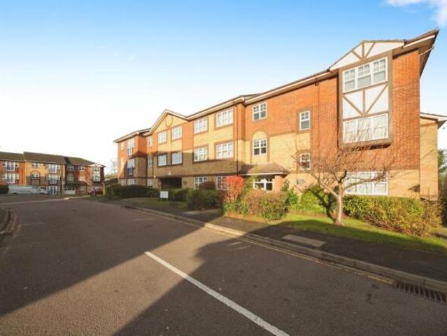 Flat for sale in Spring Park, Luton