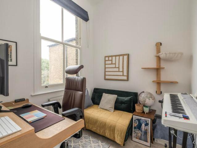 Flat for sale in London Borough of Wandsworth, Greater London