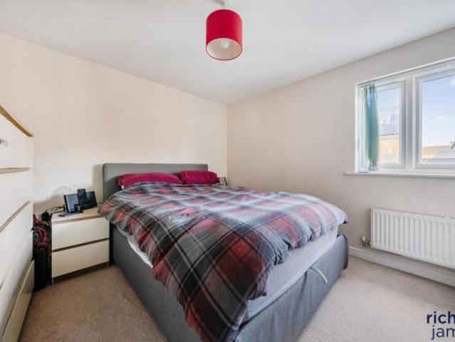 Flat for sale in East Wichel, Rodbourne