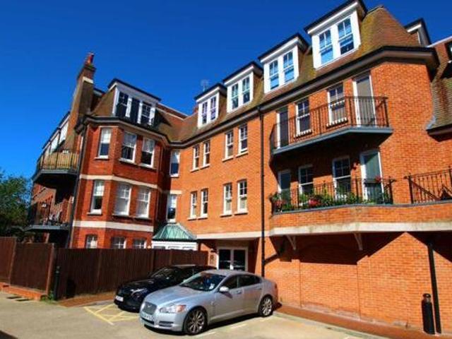 House for sale in Holywell, Eastbourne