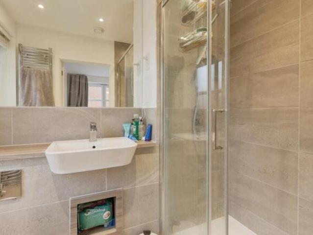 Flat for sale in Monks Orchard, Kent