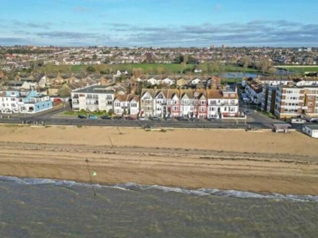 Flat for sale in Alton Barnes