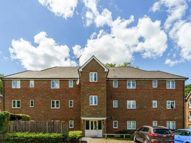 House for sale in Chessington