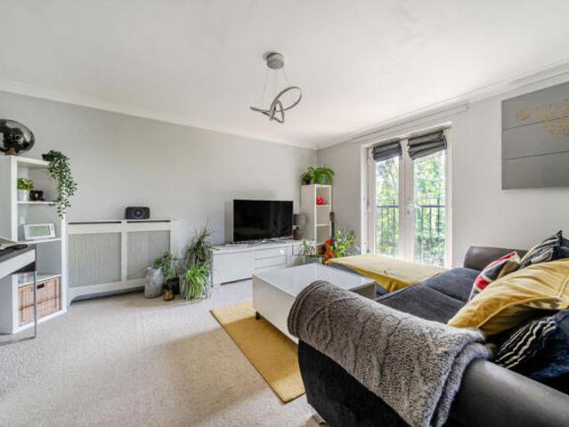 Flat for sale in New Eltham, Greater London