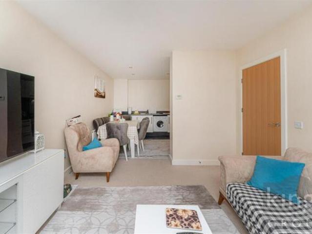 Flat for sale in Enfield, Greater London