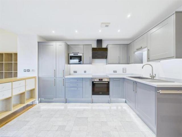 Flat for sale in Broomhill, South Yorkshire