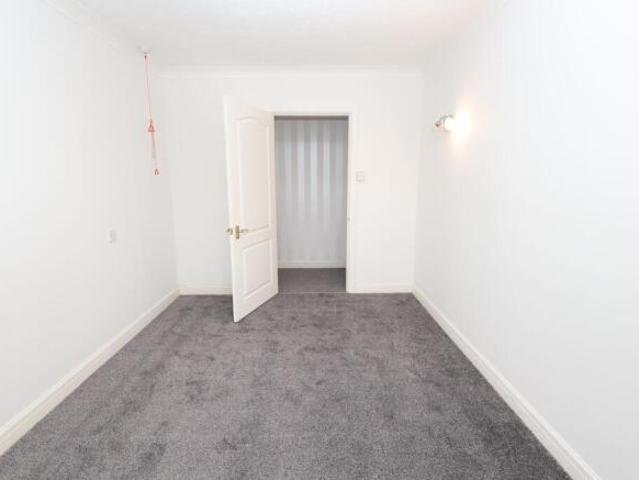 Flat for sale in South Lane, West Yorkshire