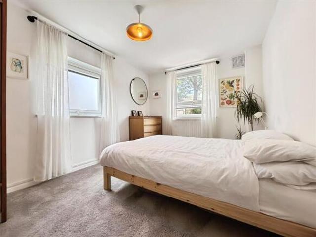 Flat for sale in Cat Hill