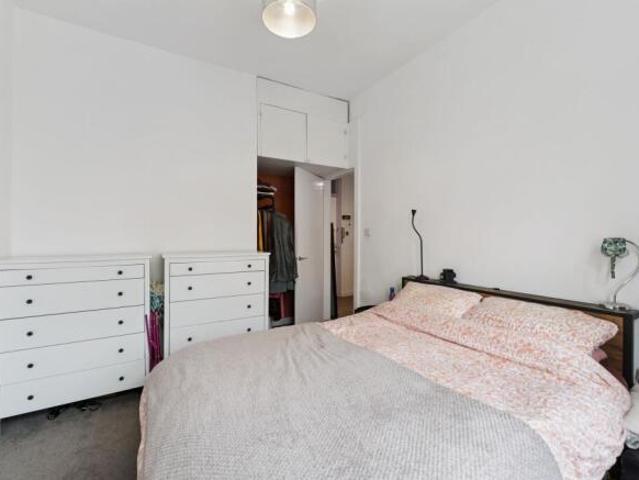 Flat for sale in Dowanhill, Scotland