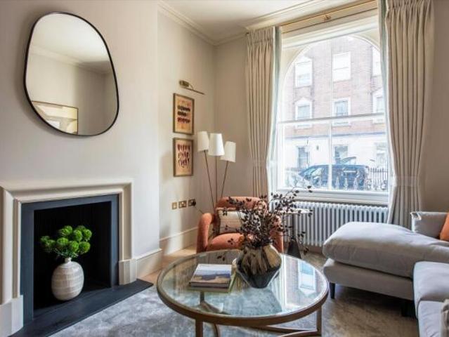 Flat for sale in Cat Hill, England