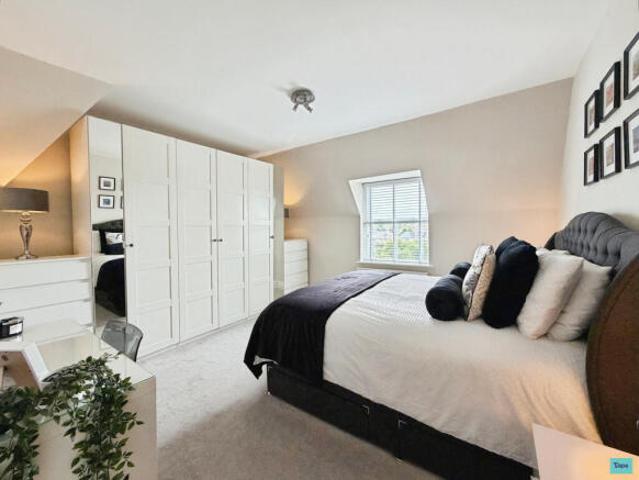 Flat for sale in Calderstones
