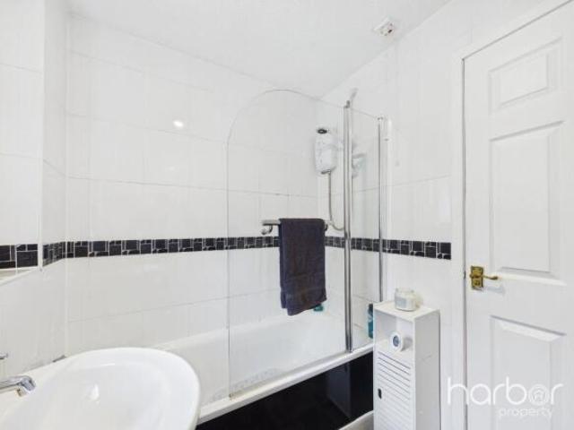 Flat for sale in Baillieston, Scotland