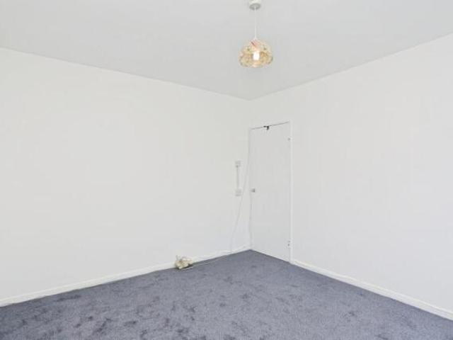 Flat for sale in Cat Hill, England