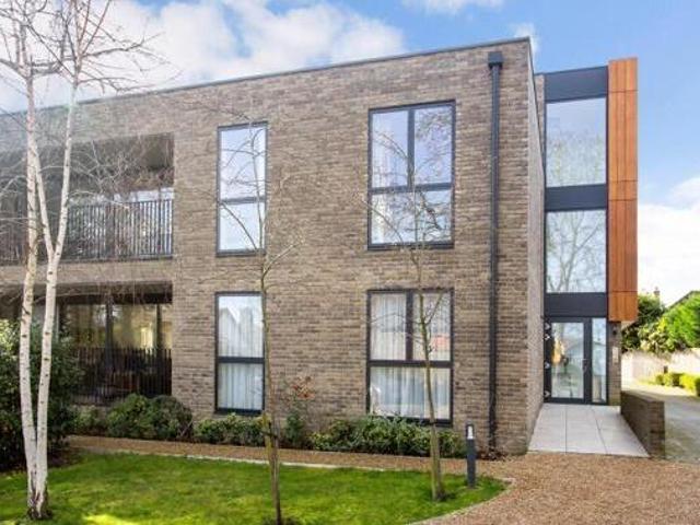House for sale in Woodcote, Epsom