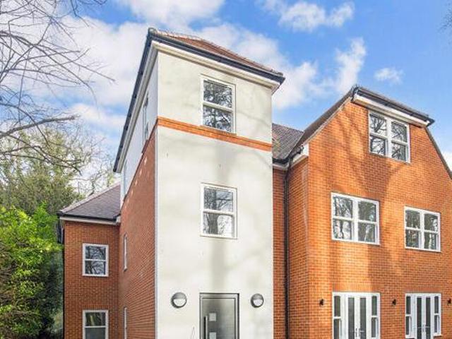 House for sale in Woodcote, Epsom