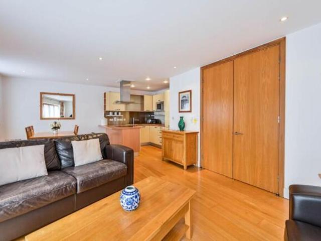 Flat for sale in Boxgrove, Westborough