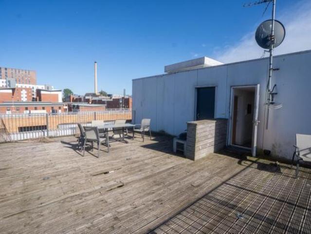 Flat for sale in Islington, Calderstones