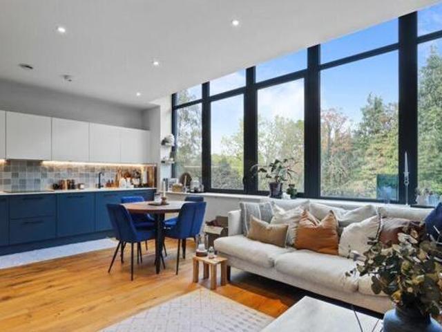 House for sale in Lower Green Esher, Blackhills