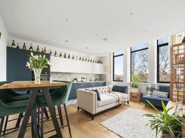 House for sale in Lower Green Esher, Blackhills
