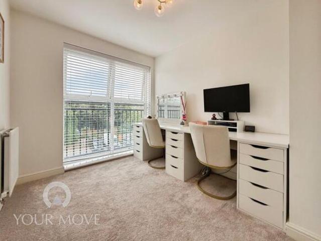 Flat for sale in Monks Orchard, Kent