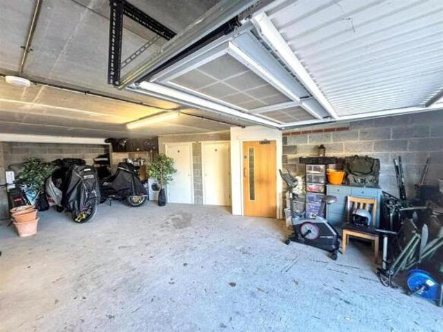 Flat for sale in Chatsworth Strand, Eastbourne