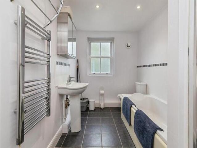 Flat for sale in Bailbrook, Bath