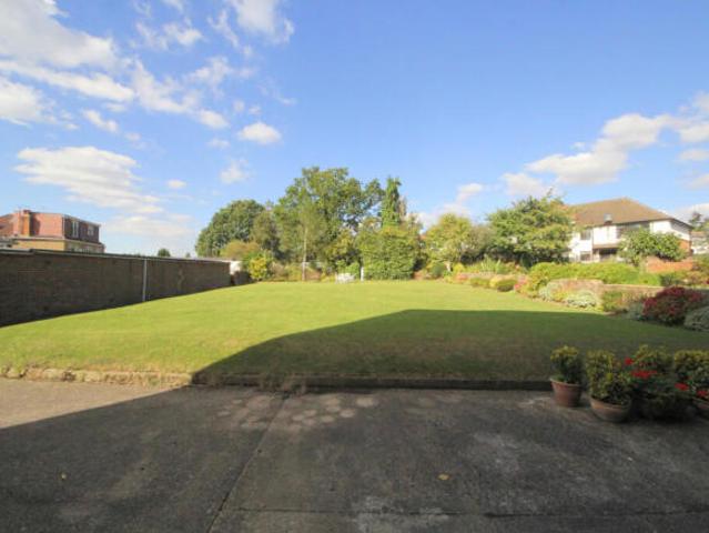 Flat for sale in Cat Hill, England