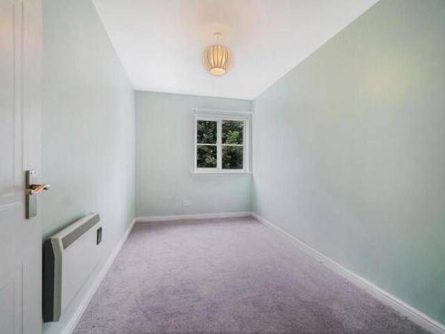 Flat for sale in Eversley, Hart