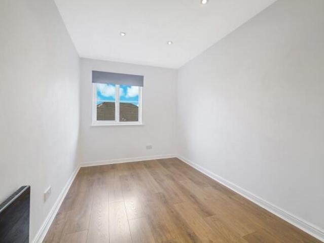 Flat for sale in Eversley, Hart