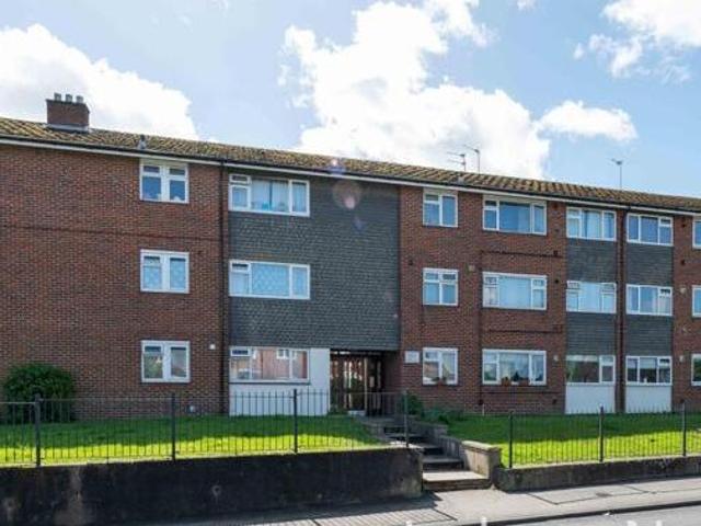 House for sale in Chessington