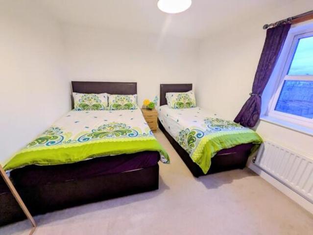 Flat for sale in Laisterdyke, West Yorkshire