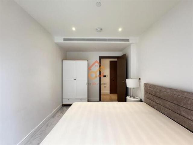 Flat for sale in South Lane, West Yorkshire