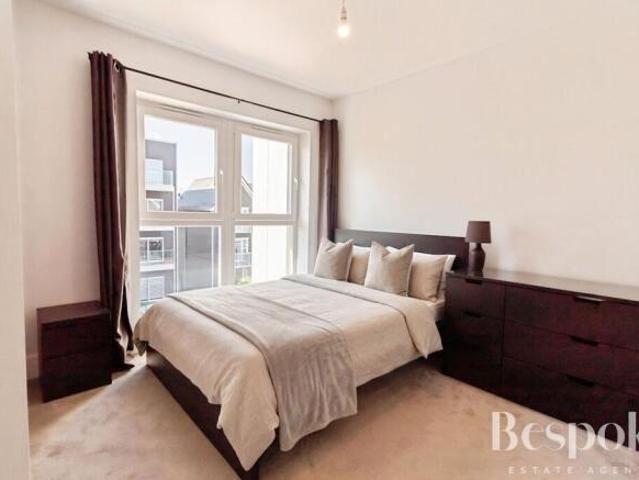Flat for sale in Reading