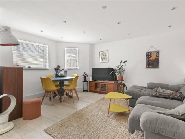 Flat for sale in Leytonstone