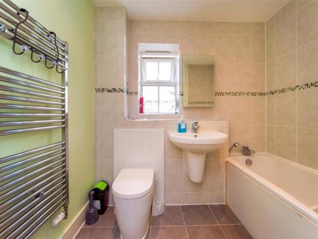 Flat for sale in Allt-yr-yn, Wales