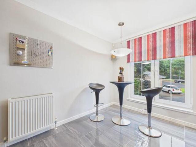 Flat for sale in Bothwell, Scotland