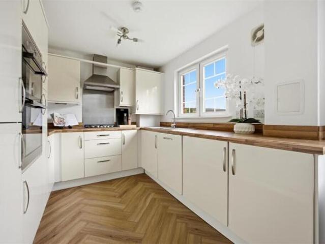 Flat for sale in Auchinloch, Scotland