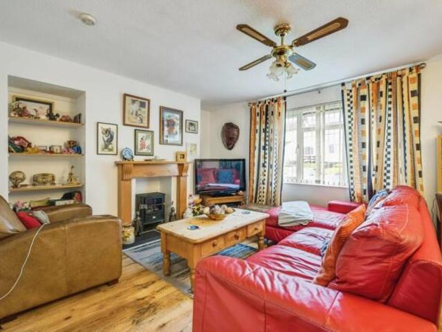 Flat for sale in Follaton, Strode