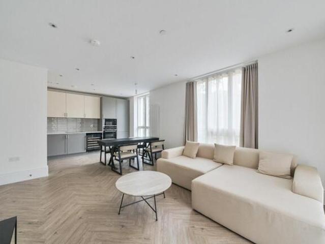 Flat for sale in Hampshire