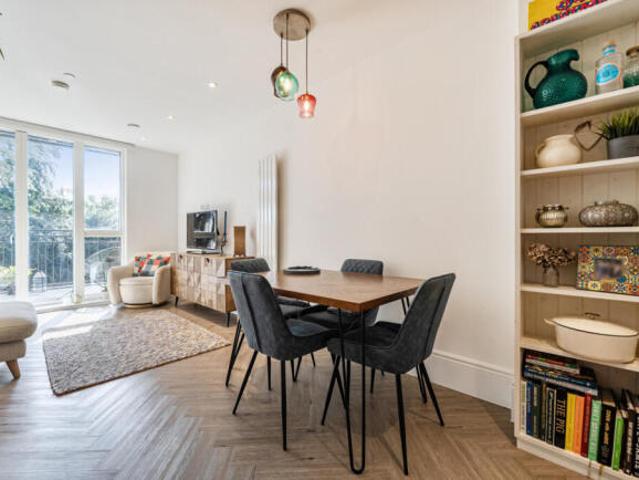 Flat for sale in Hampshire