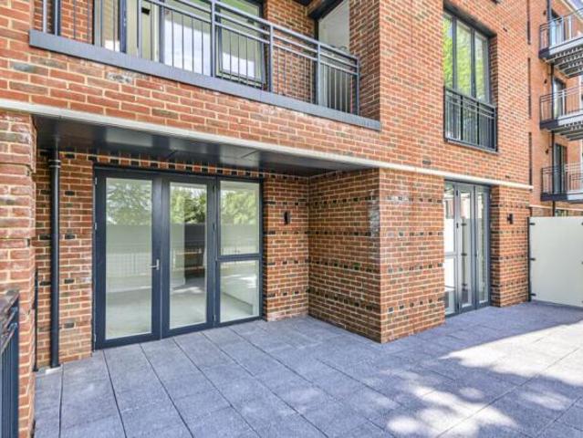 Flat for sale in Hampshire