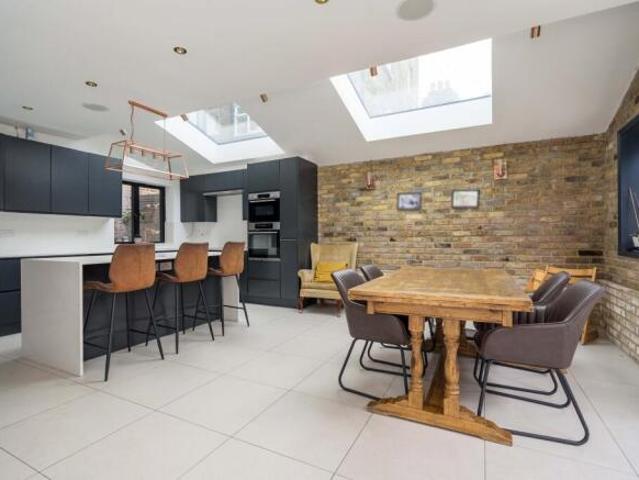 Flat for sale in Cat Hill